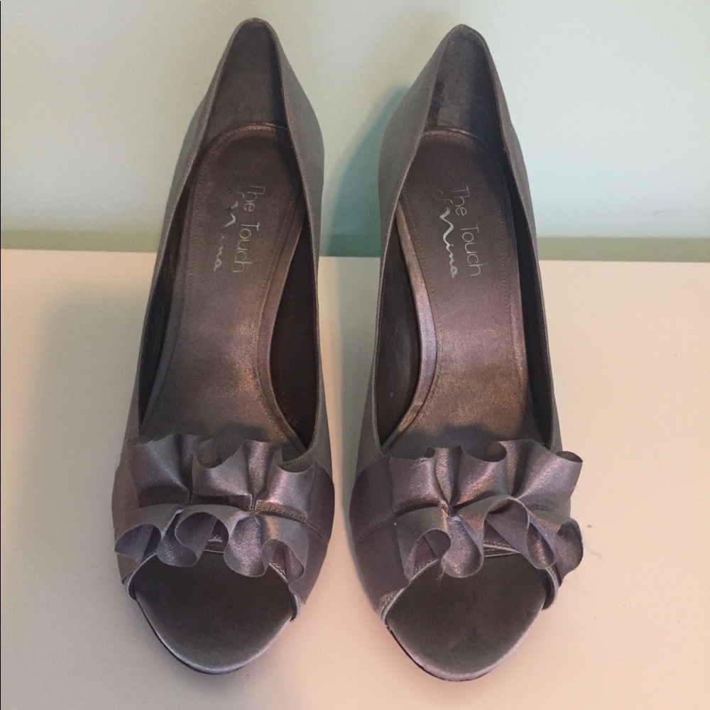 Touch of Nina Light Pewter Heels Size 9.5